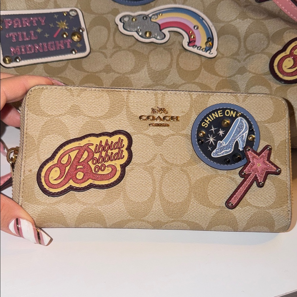 Coach X Disney Cinderella signature tote bag and wallet - Picture 2 of 12